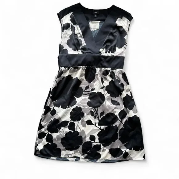 Vintage Y2K Mossimo | Black White Floral, Babydoll V-neck & tie back detail | M - Picture 1 of 8